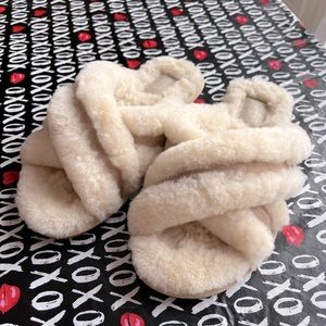 UGG Scuffita slippers